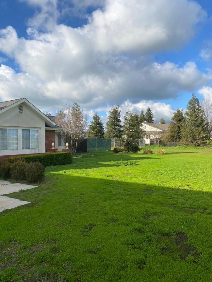 Beautiful Peaceful Desirable Home In Madera Rancho Kültér fotó